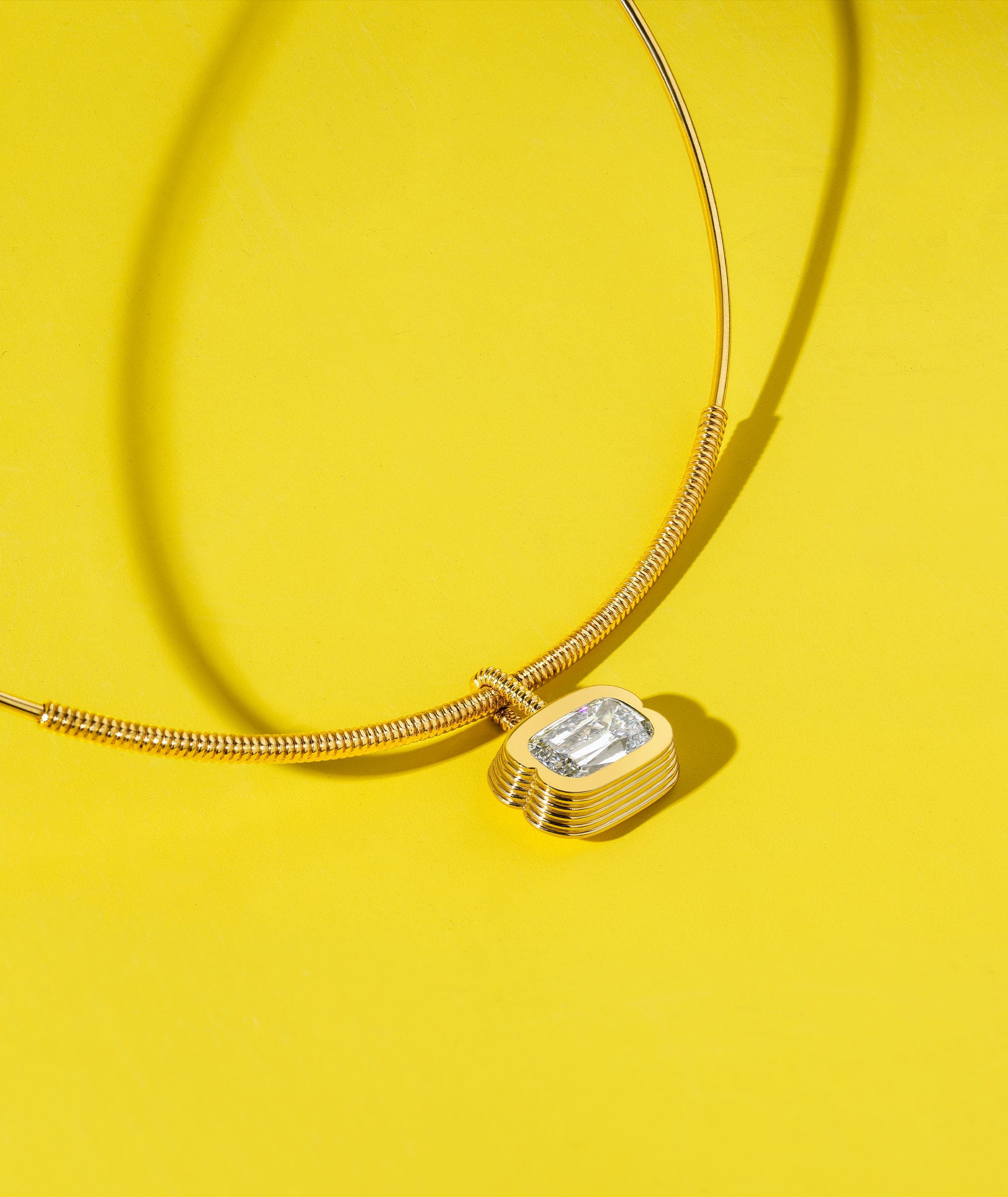 Delta Pendant & Collar