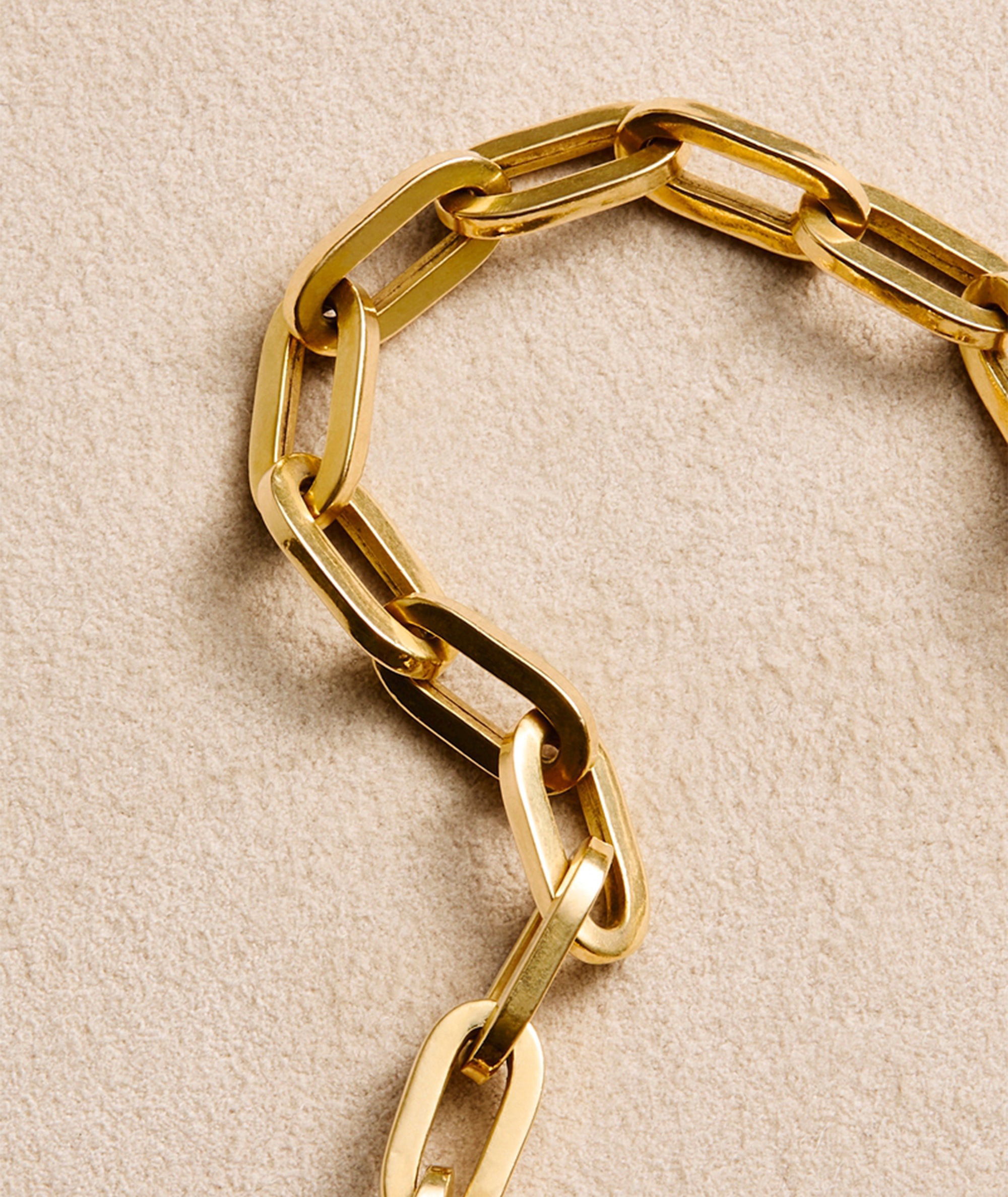 Vintage chain bracelet in yellow gold. Exclusively sourced for EREDE Curated.