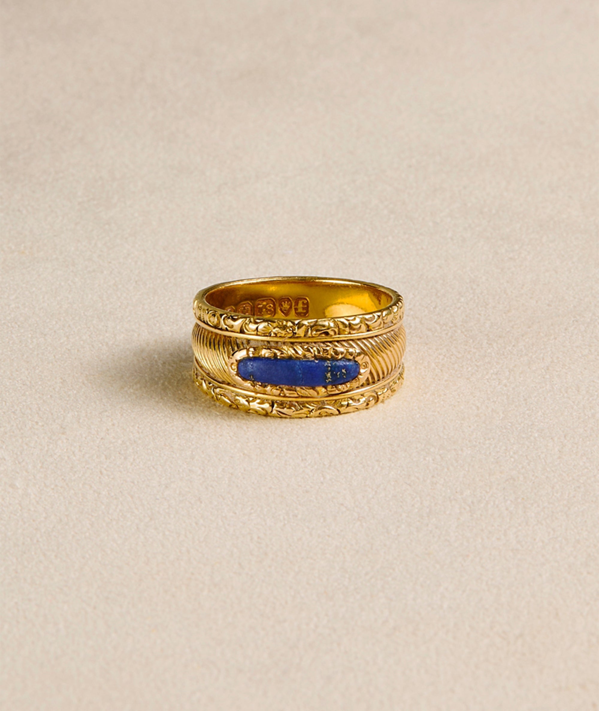 Vintage ring in yellow gold. Exclusively sourced for EREDE Curated.