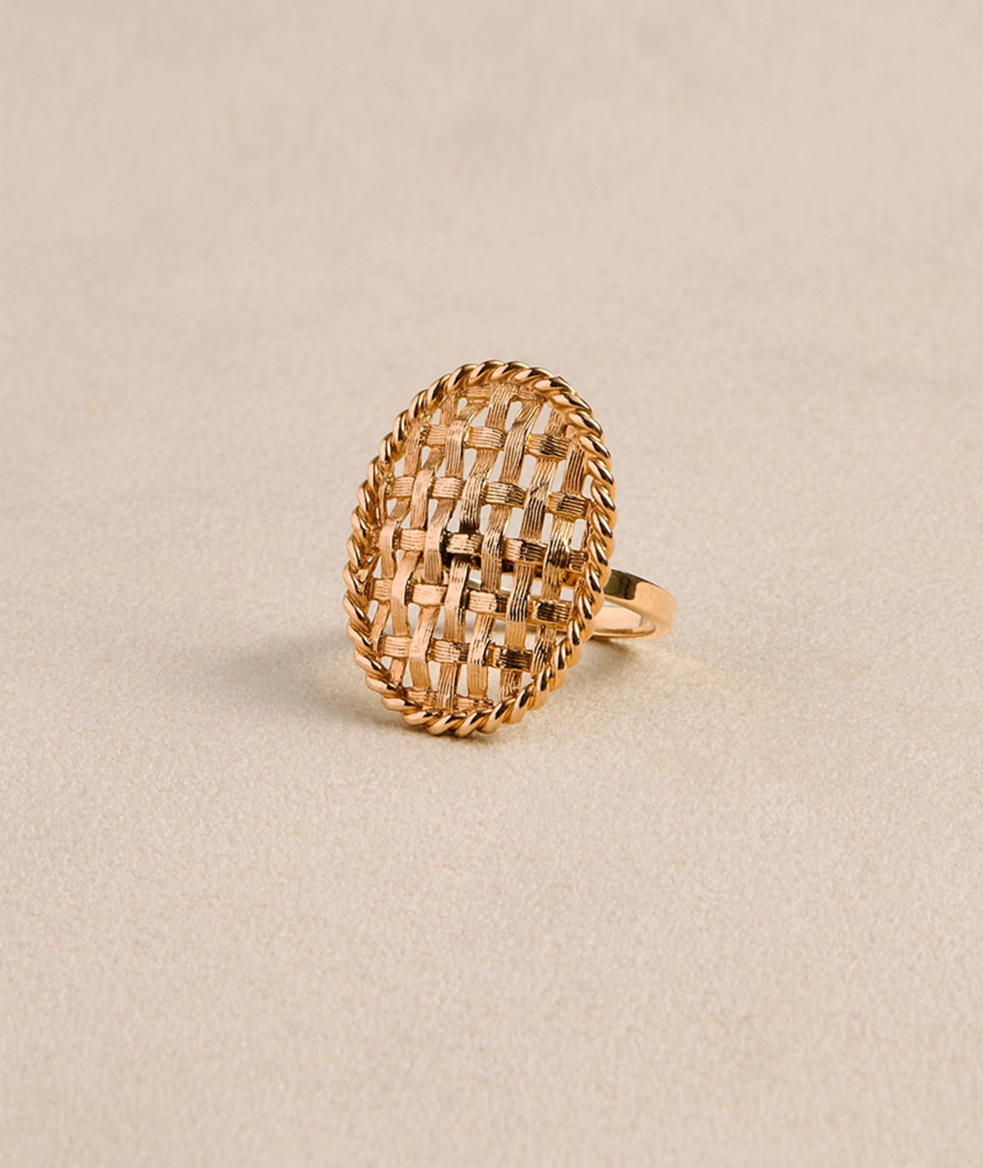 Vintage ring in yellow gold. Exclusively sourced for EREDE Curated.