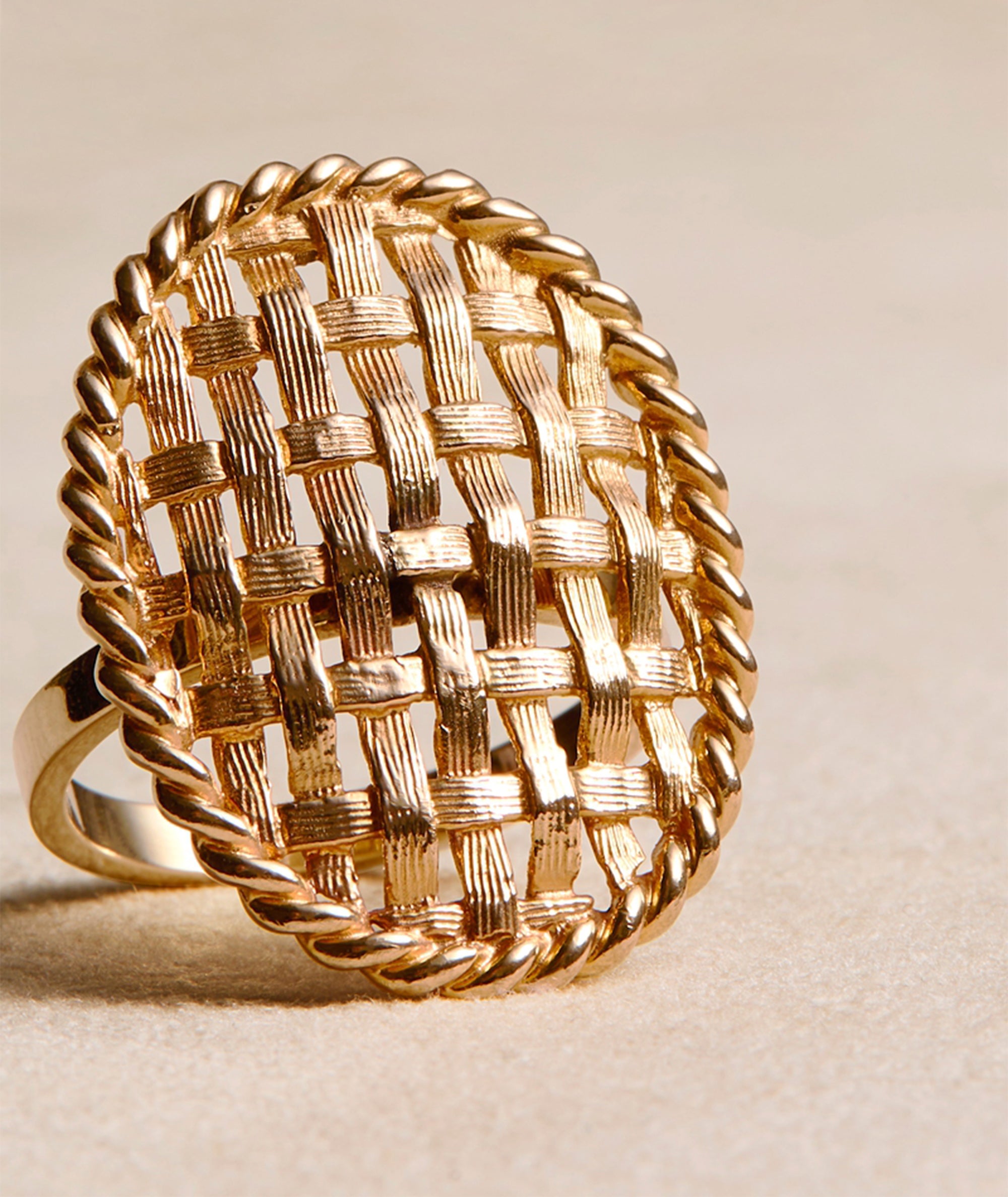 Vintage ring in yellow gold. Exclusively sourced for EREDE Curated.