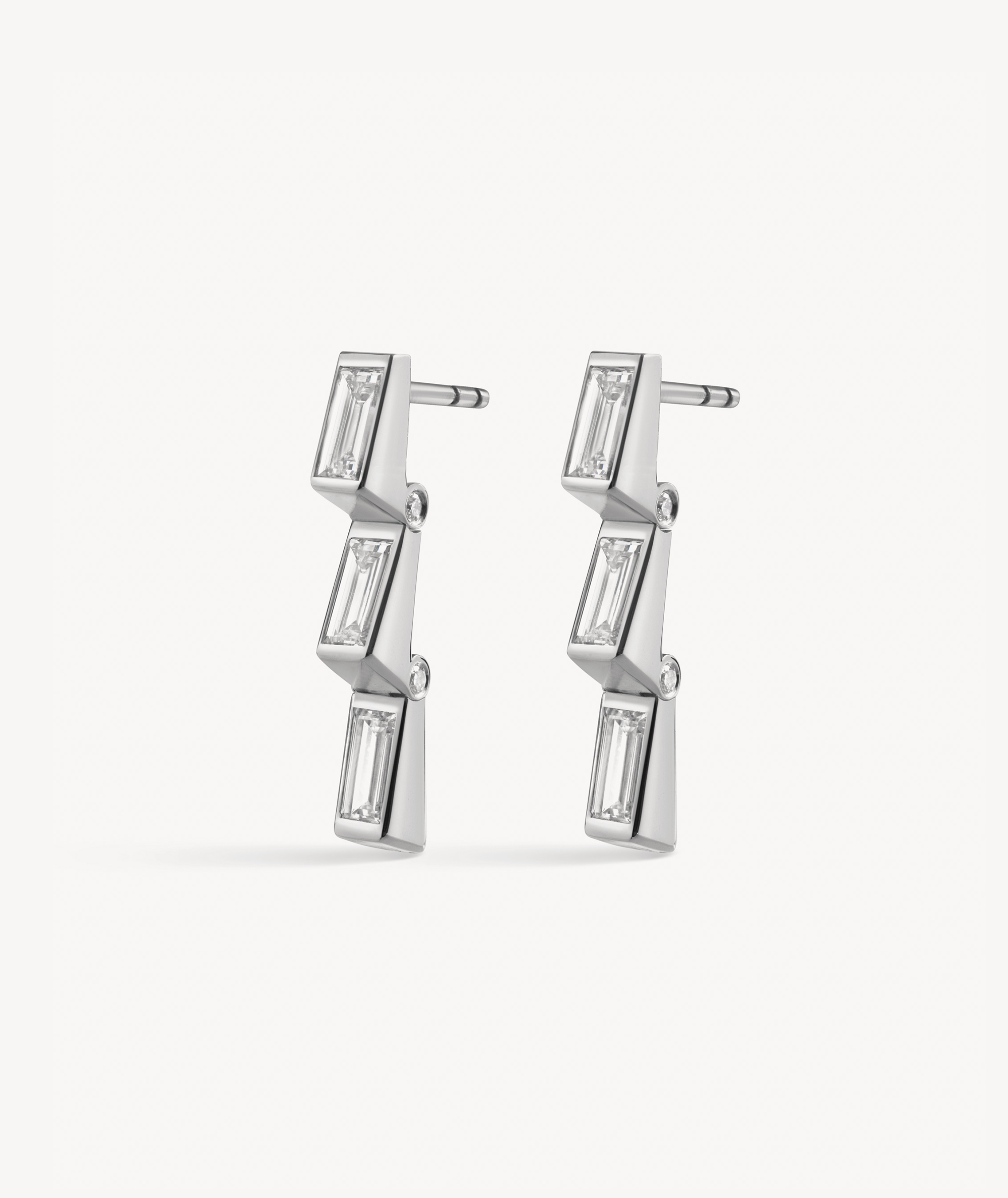 EREDE earrings in 18k recycled white gold and lab-grown diamonds.
