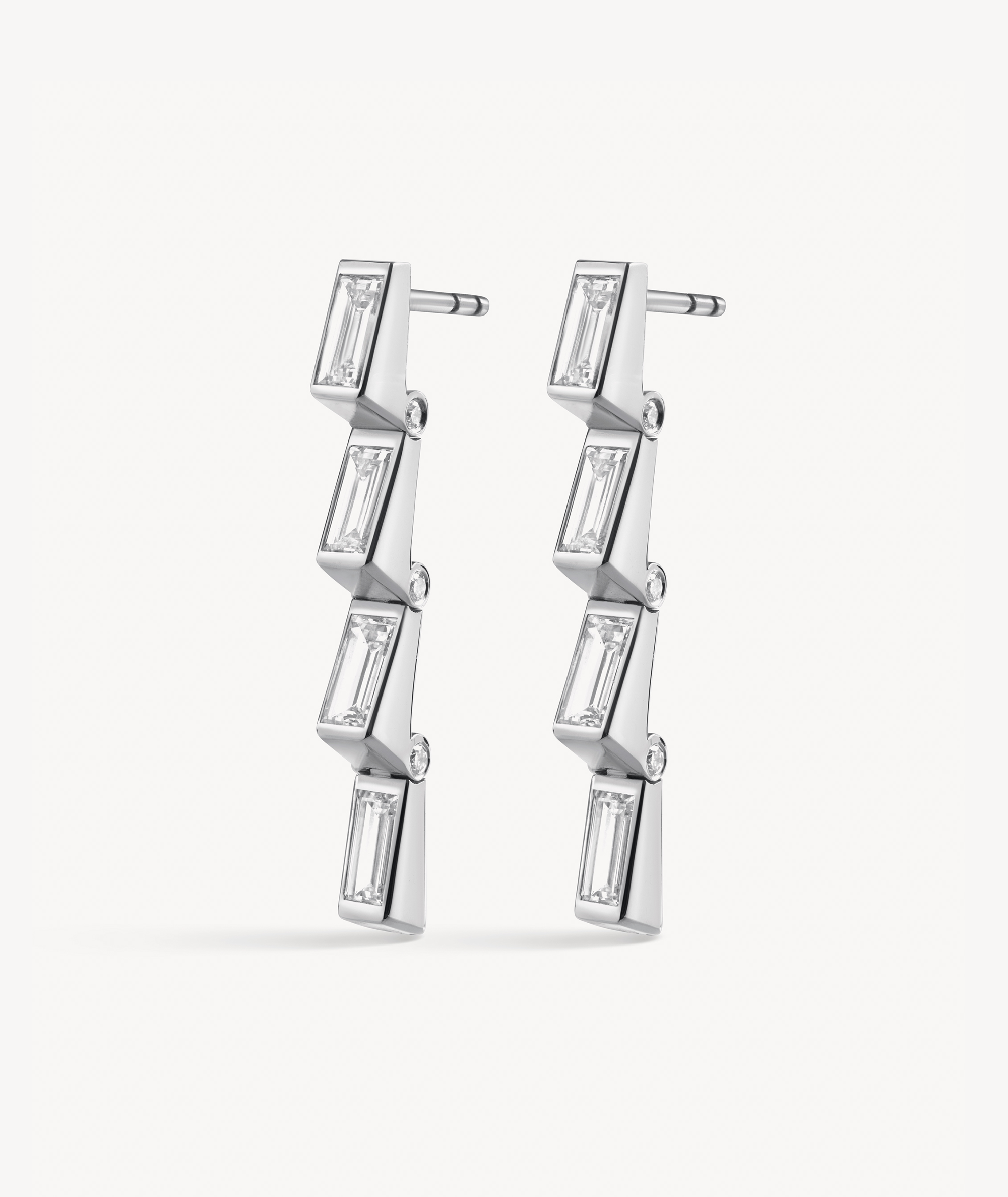 EREDE earrings in 18k recycled white gold and lab-grown diamonds.