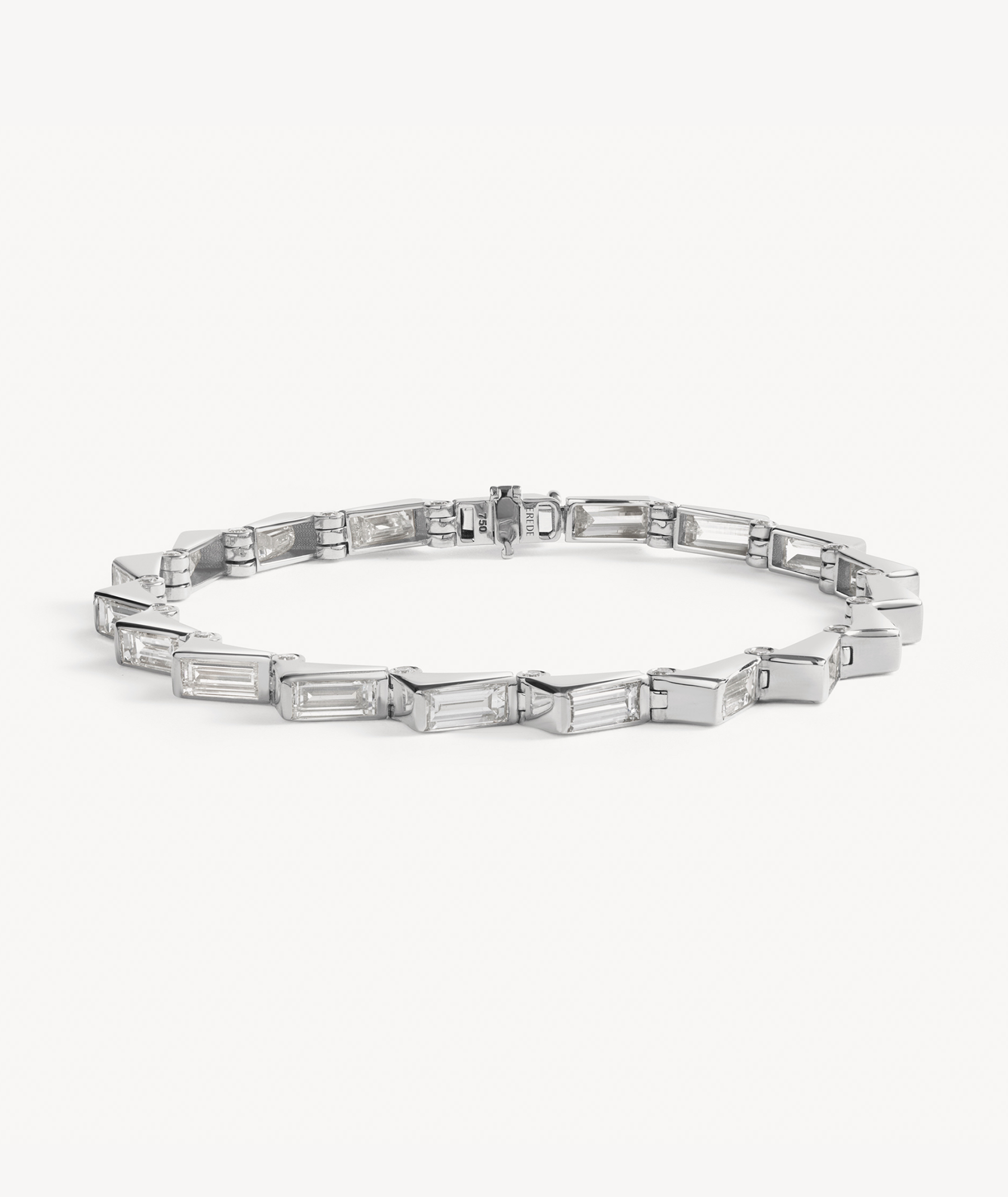EREDE bracelet in 18k recycled white gold and lab-grown diamonds.
