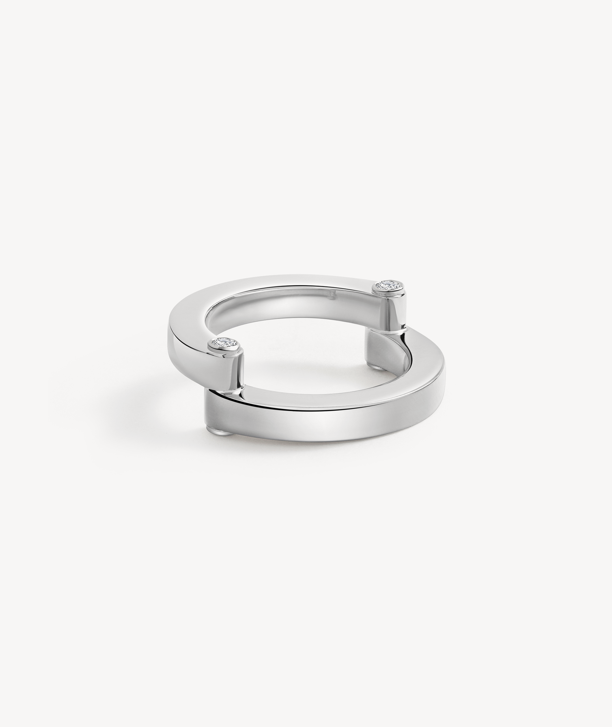 EREDE ring in 18k recycled white gold and lab-grown diamonds.