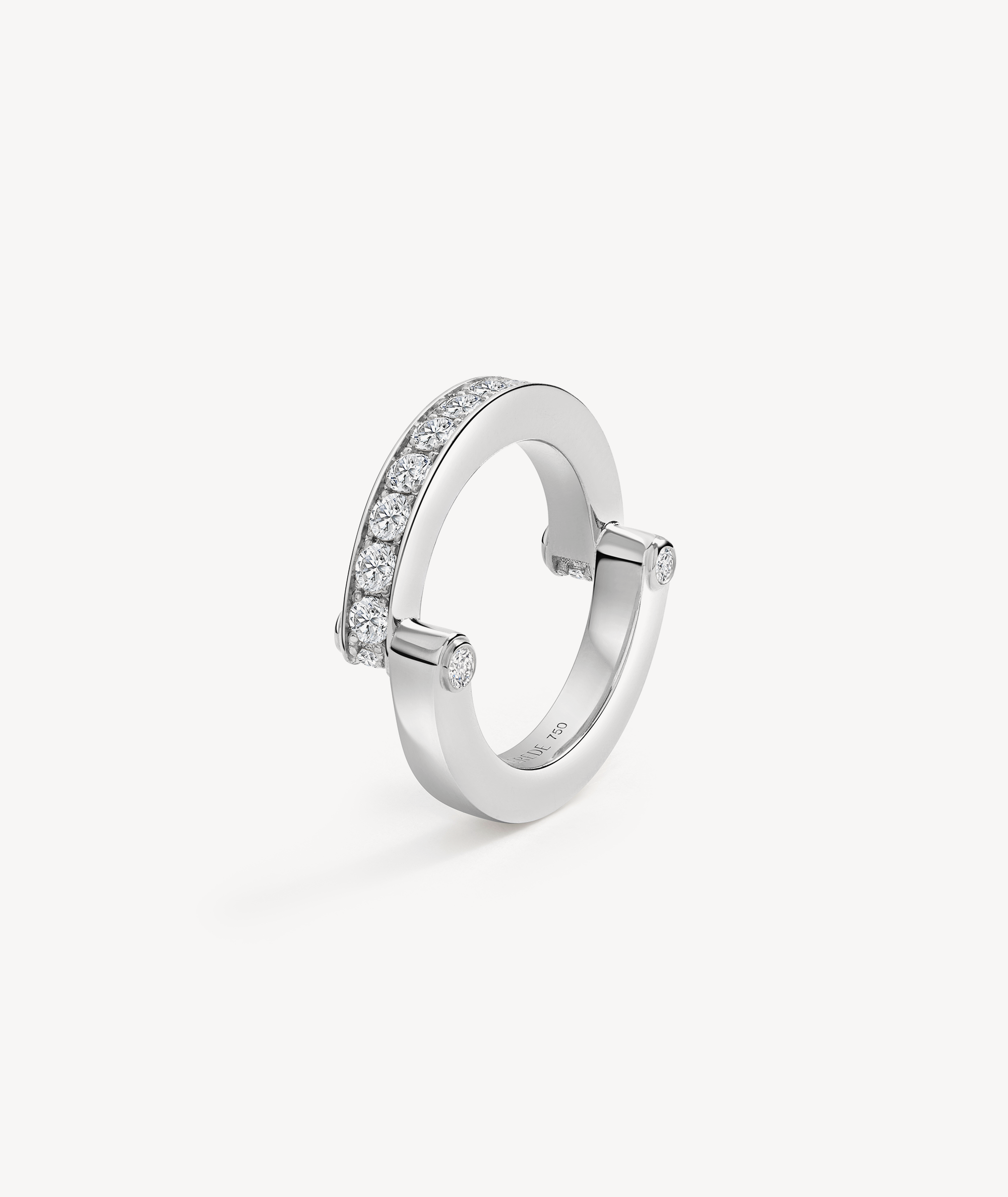 EREDE ring in 18k recycled white gold and lab-grown diamonds.