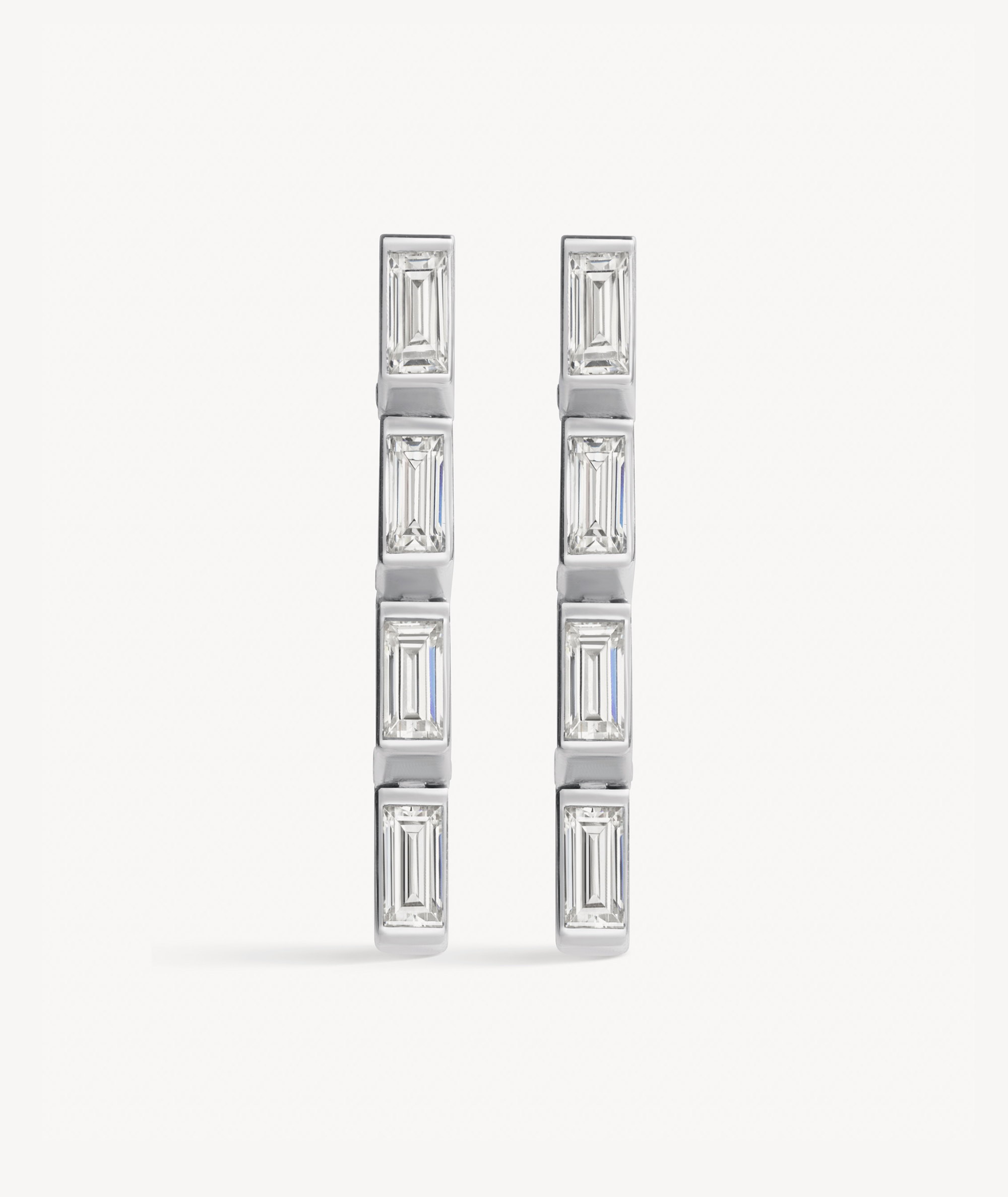 EREDE earrings in 18k recycled white gold and lab-grown diamonds.