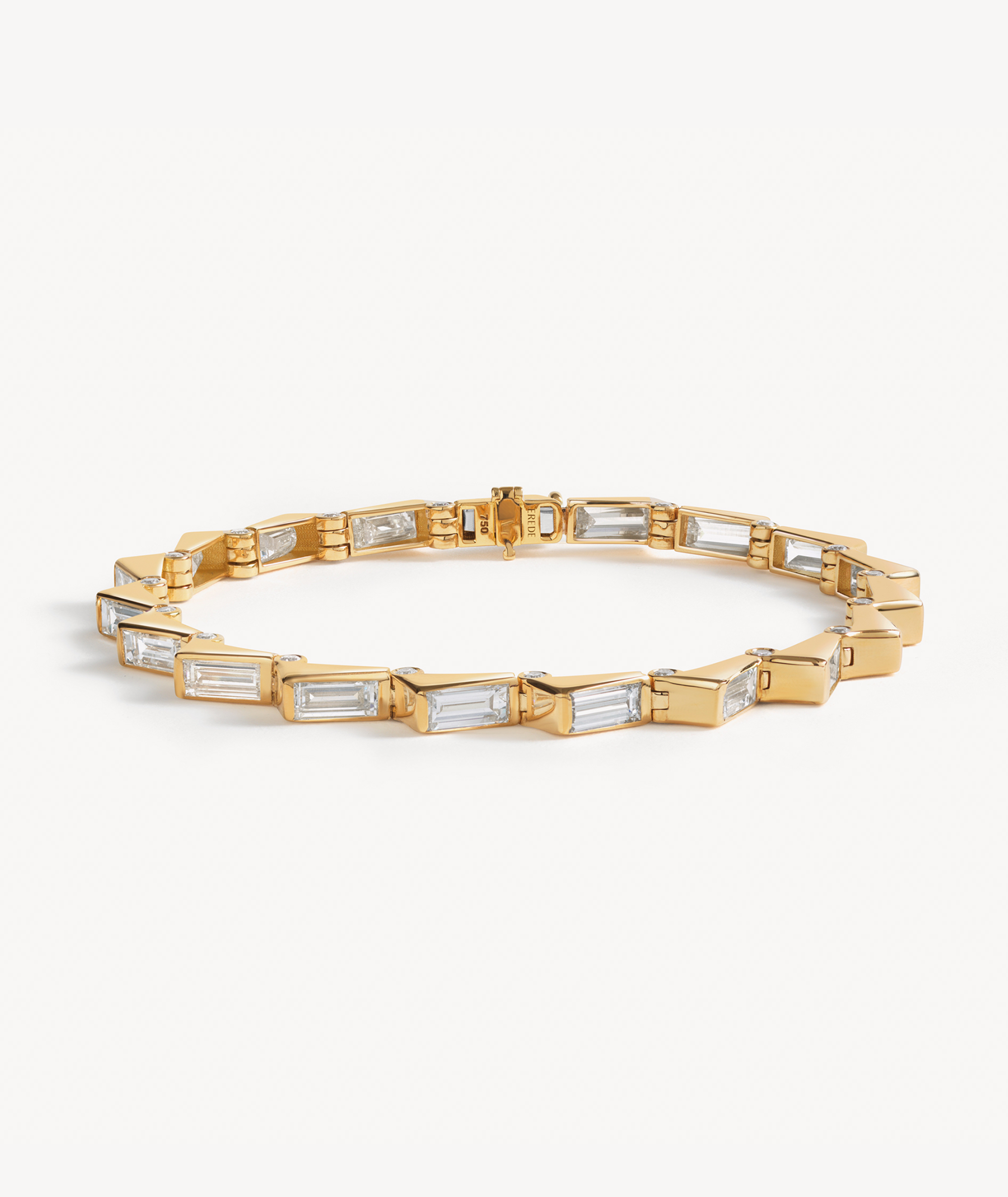 EREDE bracelet in 18k recycled yellow gold and lab-grown diamonds.