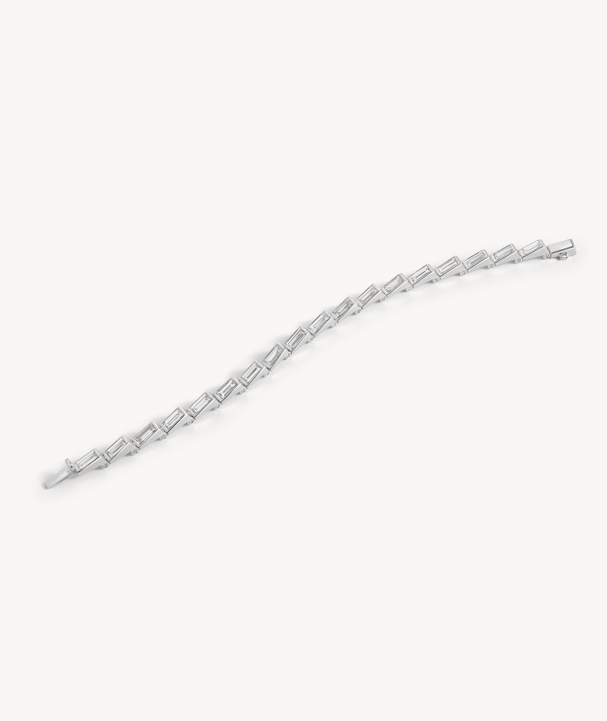 EREDE bracelet in 18k recycled white gold and lab-grown diamonds.