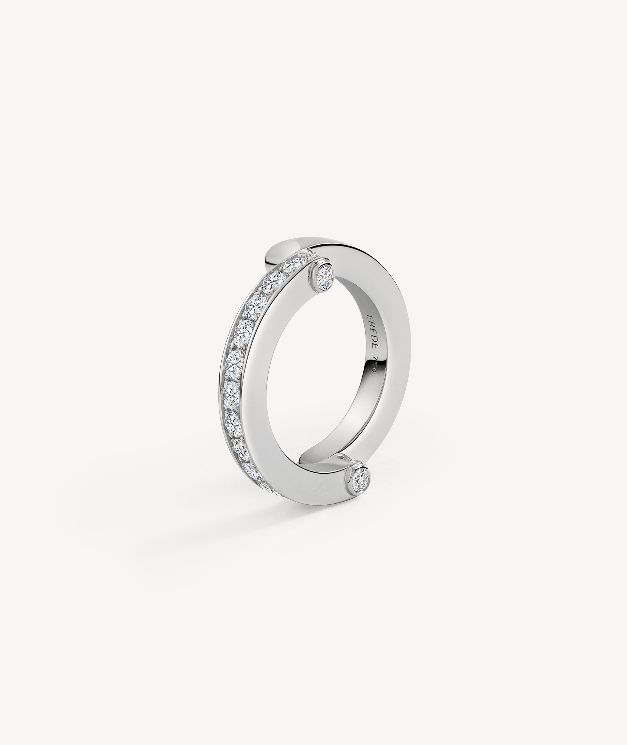 EREDE ring in 18k recycled white gold and lab-grown diamonds.